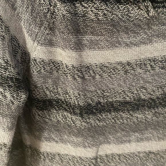 A woman’s Eddie Bauer 100% cotton striped sweater in size large - Picture 2 of 5